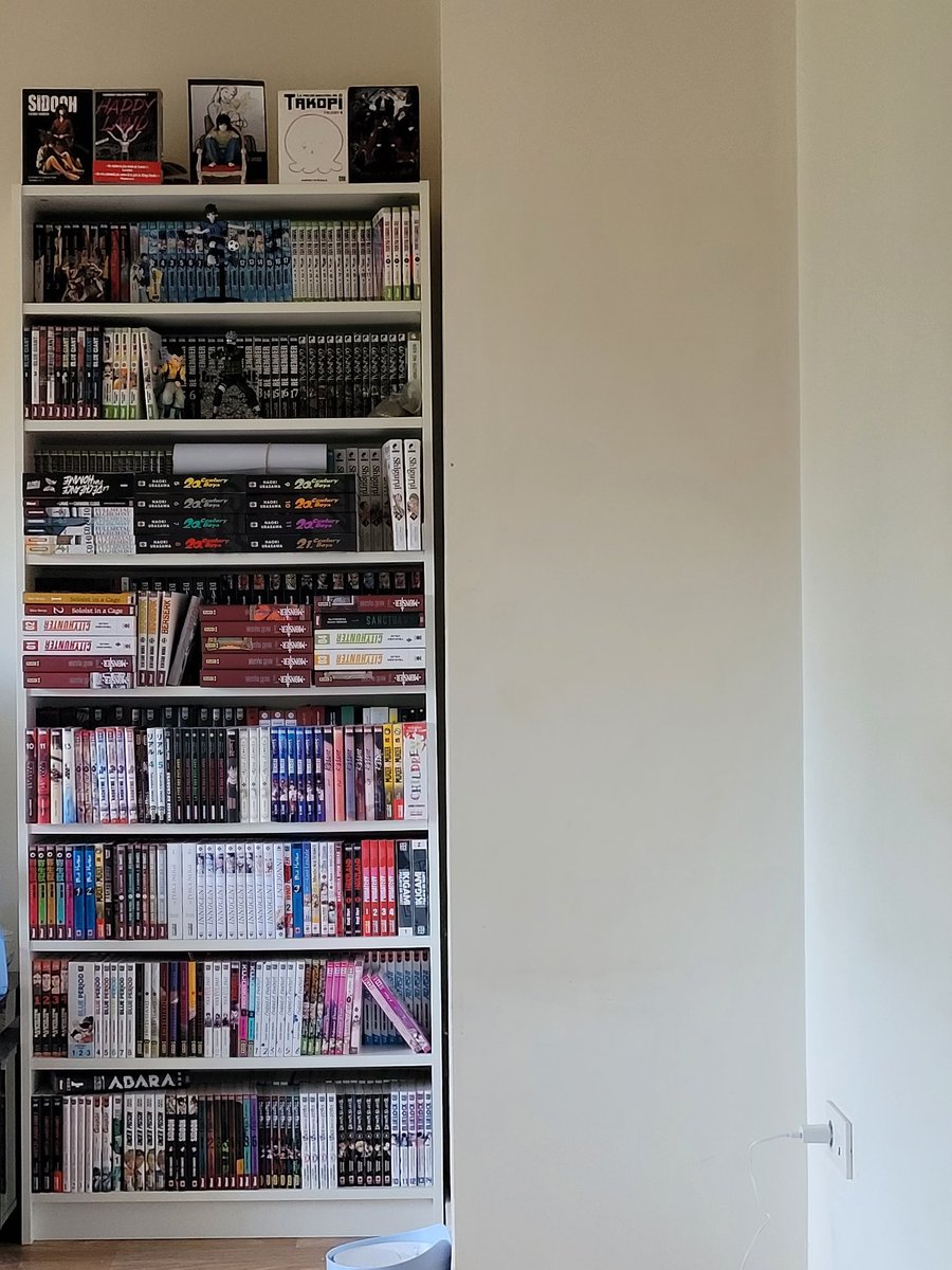 MangaRoulette's tweet photo. Et voilà pratiquement toute les étagères sont remplies sur en double, go acheté une double Billy ahha ! Et j'ai craqué encore pour 8 manga 😅quand la passion te prend https://t.co/udG92XpOf4
