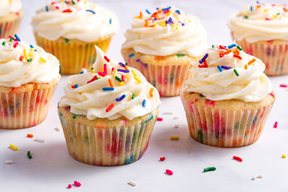 ✈️ Welcome to Airport Terminal 🚁 Your one-stop destination for the most scrumptious cupcakes 🧁🧁 on the planet 🌎 Taste your way to cloud 9 ☁️ with our mouthwatering flavors! 🍫🍓🍋 Hop onboard for a yummy journey! 🛫🌈🧁🍭 #AirportTerminal #CupcakesintheClouds ☁️🧁💖