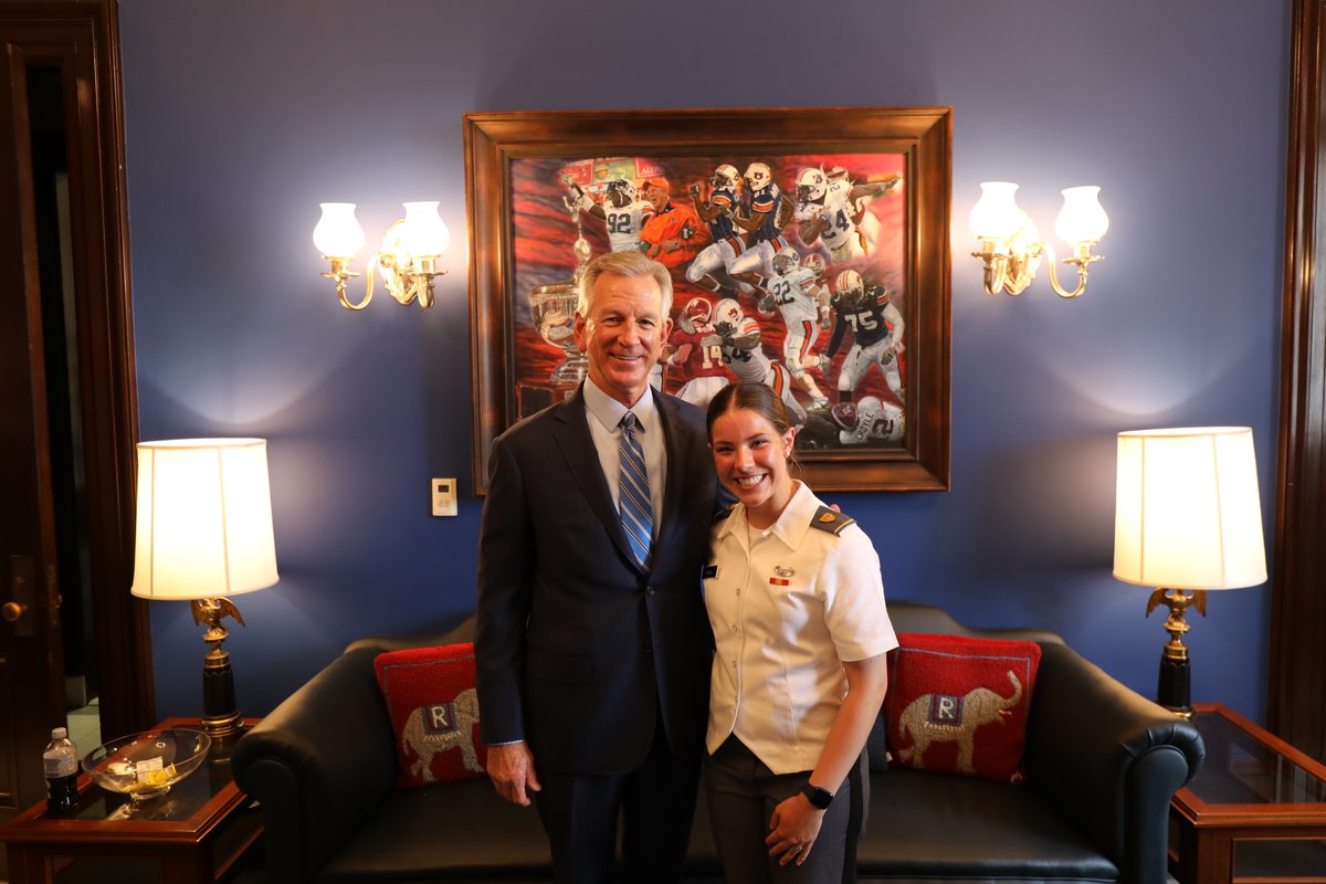 SenTuberville's tweet image. Enjoyed meeting with these West Point cadets, including a cadet from Alabama.
 
I was deeply impressed with these young people, and I am even more convinced that the future of our military is strong.