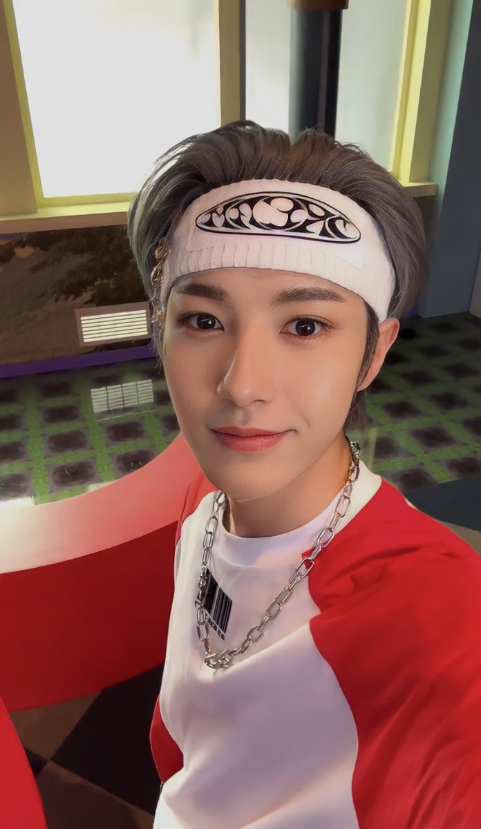 cris | inac. tweet media