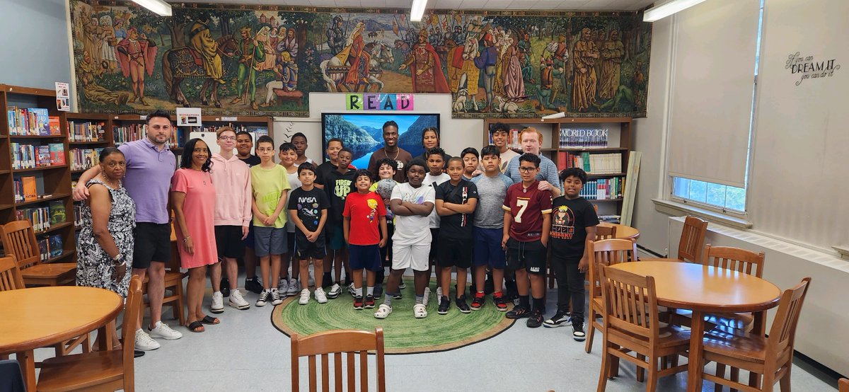 MBK Fellow Tristian Palmer gave a riveting overview of what it means to be part of the MBK Family to Pearls’ SLA 5th and 6th grade young men.  Thank you,Tristian and good luck at Manhattanville College!!