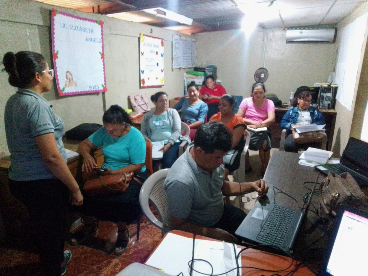 Equipo Técnico Municipal de Educación de Jóvenes y Adultos #SanRafaelDelSur capacita a Maestras de Secundaria por Encuentro del Colegio San Cayetano para continuar brindando herramientas en el sistema de evaluación para el aprendizaje y planeamiento didáctico.