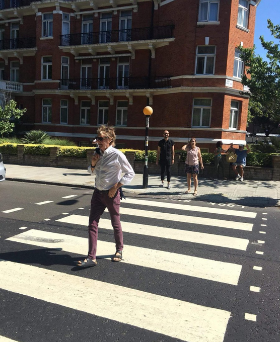 crockpics's tweet photo. Paul McCartney crossing Abbey Road 49 years later, 2018. https://t.co/VWEd1aM8Sn
