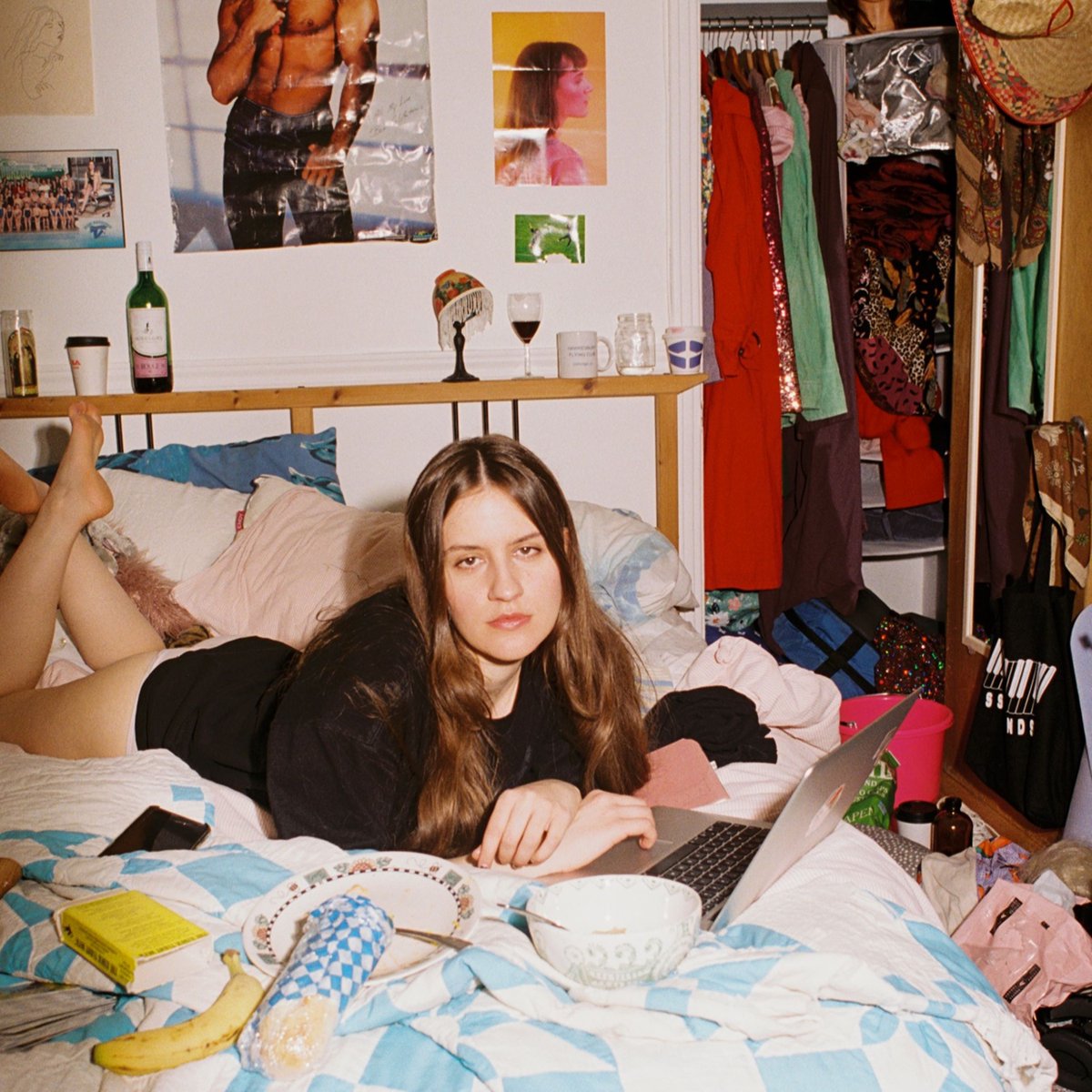 i'm so happy to say my new song "search history" will be out everywhere on august 16th!!! ❤️
it's the first song off a new album (more on that soon)
hit the link to pre-save (it helps a lot!) and to get special updates:  laylo.com/emiliekahn/eksh 
single artwork shot by maya fhur