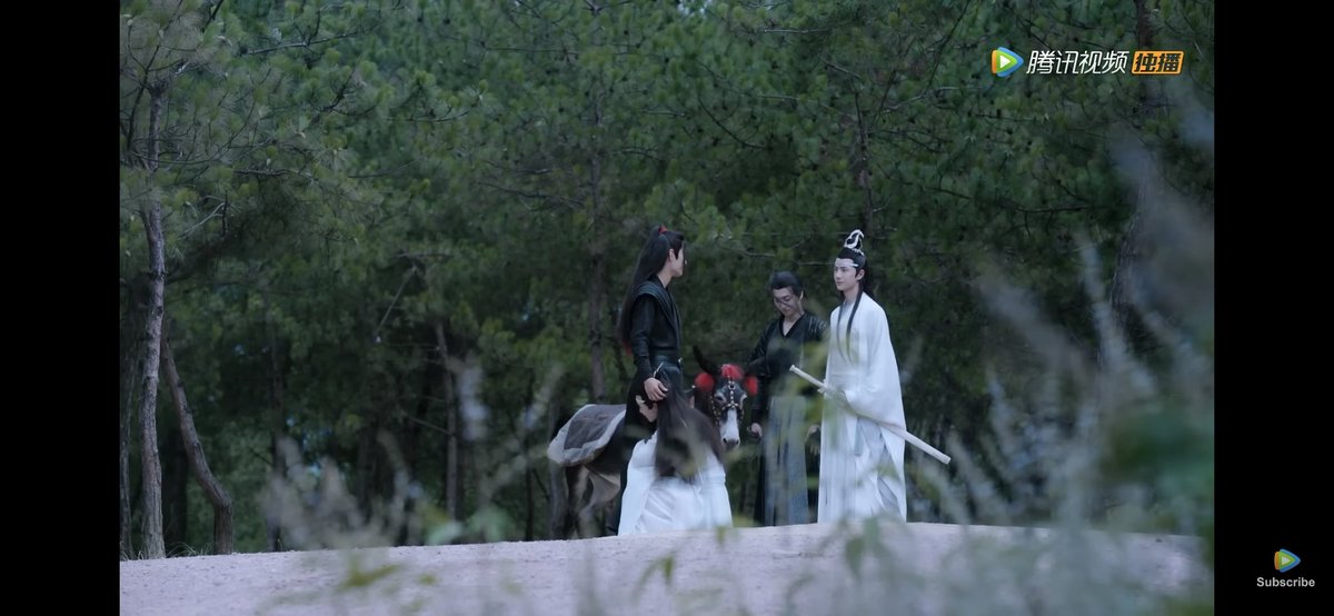 minwoozy2020's tweet photo. @NSMG_TheUntamed This is my favorite scene when everything over and LWJ smiled back at WWX while Ah Yuan is hugging him and I've rewatched this scene over 8 times or more. #TheUntamedMemory https://t.co/KubXuexWDb