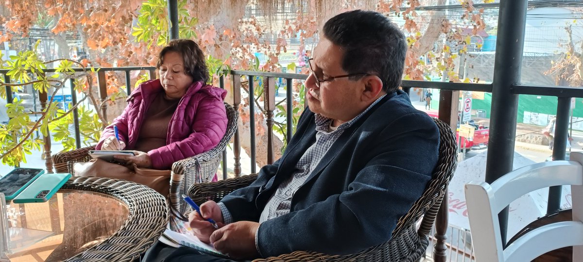 MinagriCoquimbo's tweet photo. 🟢 @SeremiCAlvarez se reúne con la concejala de #Illapel María Díaz y con representantes del canal #ElPelado de #Huintil, con el objetivo de evaluar medidas de apoyo, que permitan mejorar la conducción y distribución del recurso hídrico disponible para labores agrícolas. https://t.co/miabTt0ApA