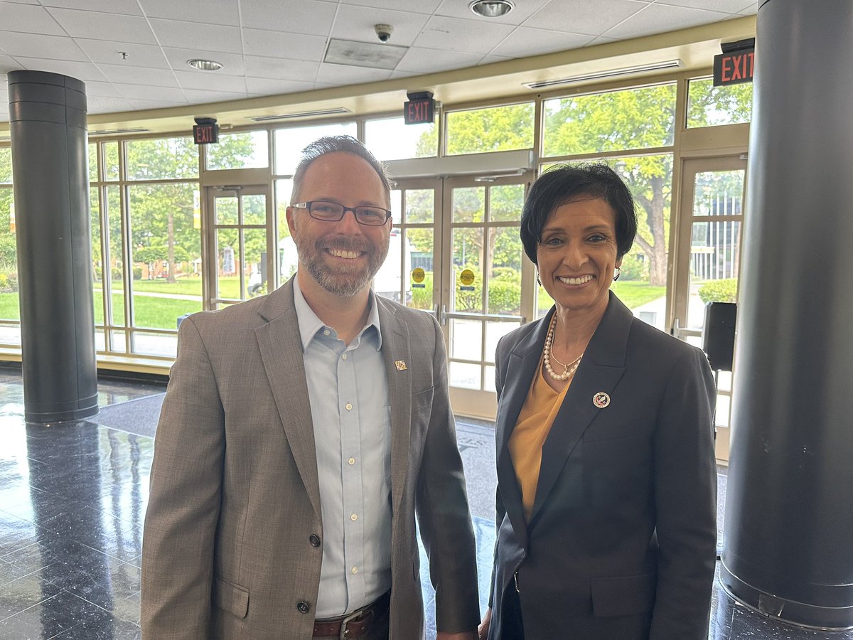 MDEnvironment's tweet image. Thank you Dr. Breaux for hosting our first climate change listening session at @BowieState U. MDE’s Mark Stewart is tonight’s moderator. UMD’s @CtrGlobSust is presenting data and recommendations. #SaveThePlanet