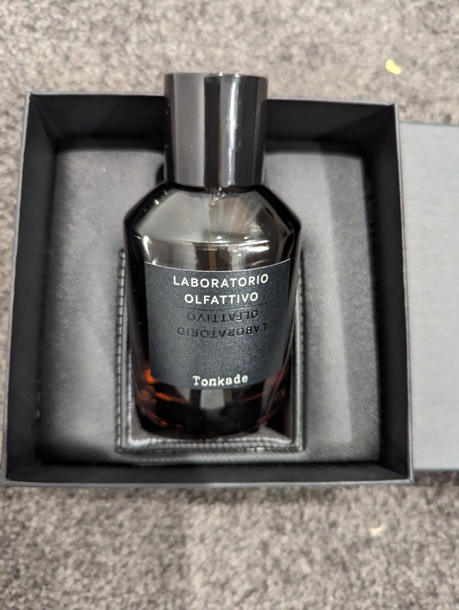 #SOTD Something light Series.

Scent of the Day is all the way from Italy.

Laboratorio Olfattivo - Tonkade, a sweet smelling scent.