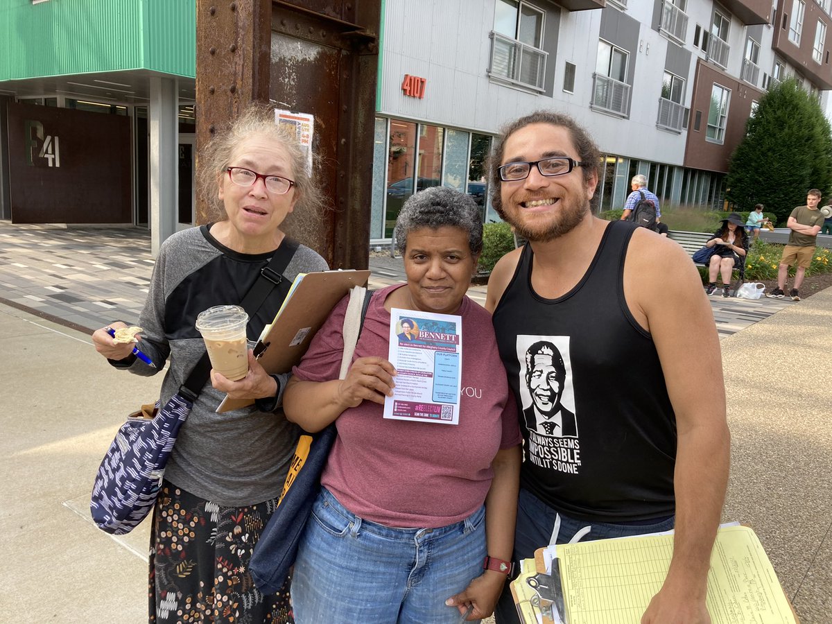Jaytingwalker's tweet photo. Scooping up signatures for @AlleghenyGreens endorsed candidates @Liv1Bennett and @Redwood4Council at the Lawrenceville farmers market before @PghCrucible practice today! #letsbuildgp https://t.co/UFFb1N0Yzg