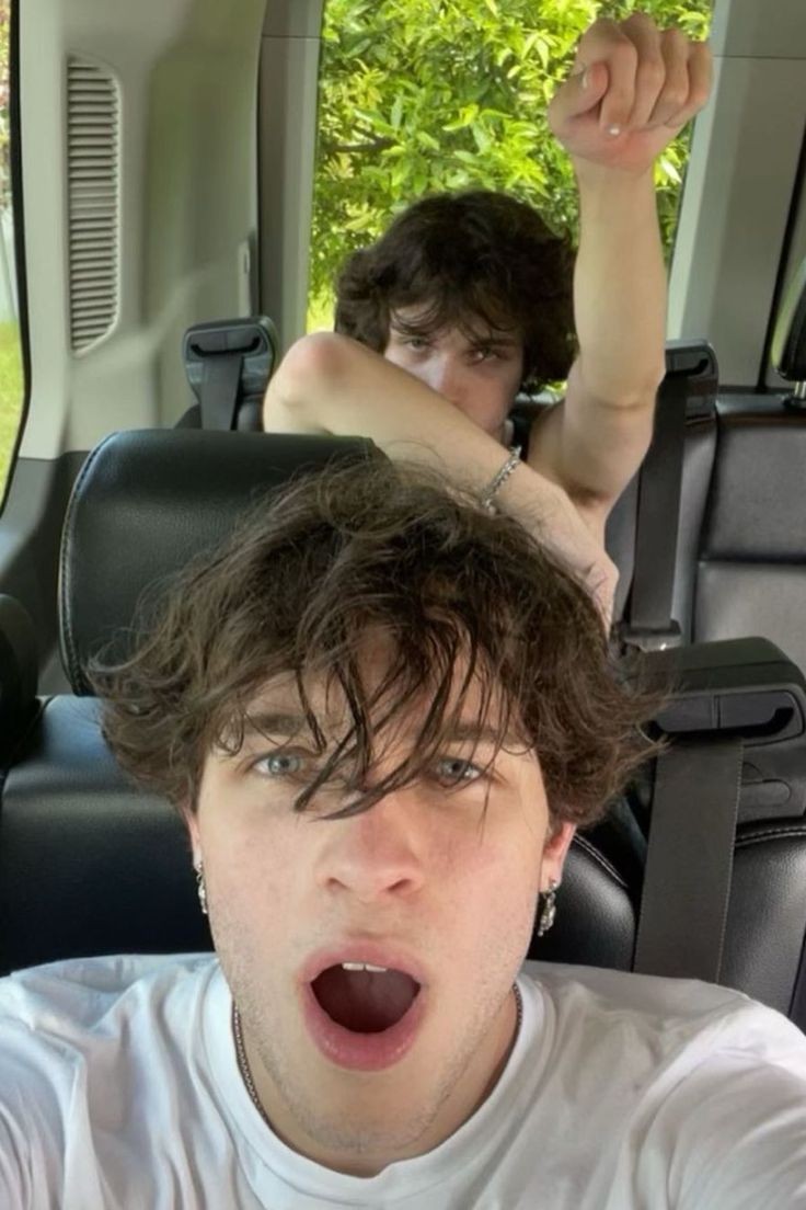 mettmartin_'s tweet photo. I DONT KNOW ABOUT YOU BUT WE'RE FEELING 22
Feliz nosso dia irmão, obrigado por ser essa pessoa maravilhosa e estar sempre comigo, você é gigante. Te amo ❤️ https://t.co/eZ8XrlbMy1