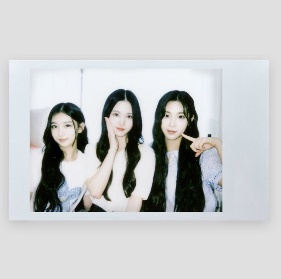 cosmothegate's tweet photo. [tripleS] July 25th, 2023
— What’s up in the HAUS?

#tripleS #July2023 #LOVElution #SeoYeonYoon #HyeRinJeong #JiwooLee #ChaeYeonKim #YooYeonKim #SooMinKim #NakyoungKim #YuBinGong #Kaede #DaHyunSeo #Kotone #YeonJiKwak #Nien #SoHyunPark #Xinyu #Mayu https://t.co/sENgqws7uy