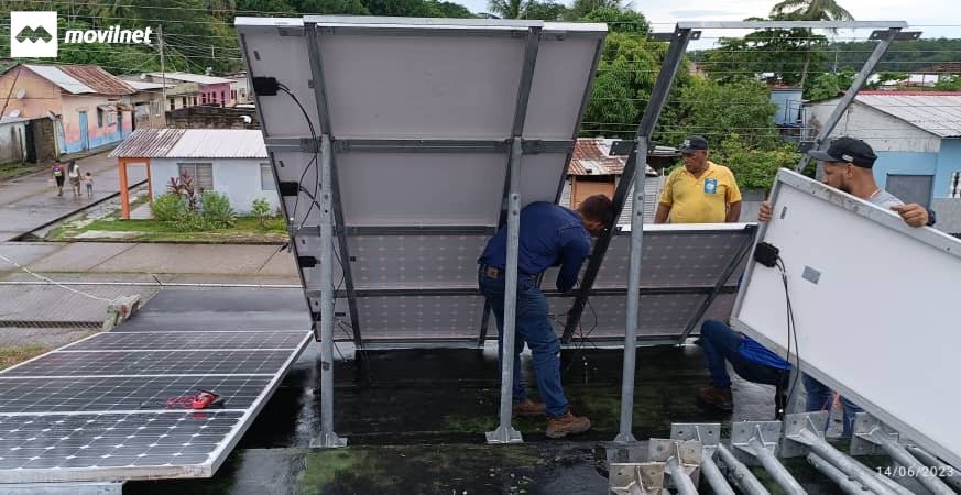 #25Jul | Logramos instalar y configurar los equipos de energía, además de realizar mantenimiento preventivo en la estación Pedernales, edo. Delta Amacuro. Parte de estas acciones se lograron gracias al apoyo de la Gobernación del estado Delta Amacuro 🙌

Nuestro equipo se