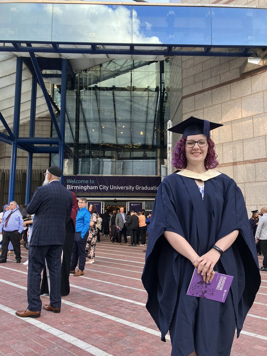 RachelYeates1's tweet photo. Graduation Day 💕 So proud of our beautiful daughter 🤩🥰 #firstclasshonours 👩‍🎓 https://t.co/66WnIbkKfm