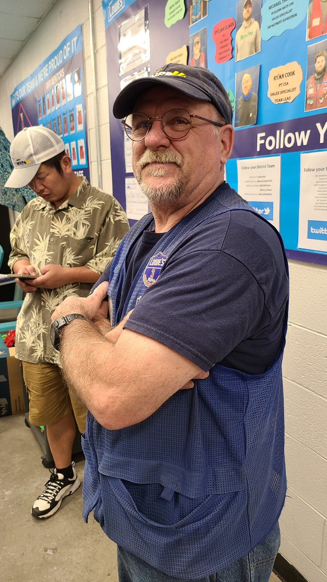 RosaDMSM's tweet photo. Thank you @BrianTickle447 for being a great partner and celebrating the team! Thank you MST for everything you have done! #MSTROCKS @CrystalNeels @MYoungsonLowes @BenitoKomadina @som2to @BlueBoxR1 @BrianTe58414379 https://t.co/l8hpXyuh9c