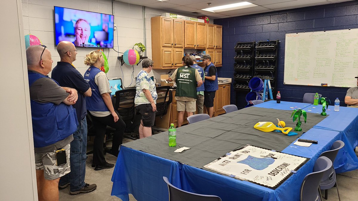 RosaDMSM's tweet photo. Thank you @BrianTickle447 for being a great partner and celebrating the team! Thank you MST for everything you have done! #MSTROCKS @CrystalNeels @MYoungsonLowes @BenitoKomadina @som2to @BlueBoxR1 @BrianTe58414379 https://t.co/l8hpXyuh9c