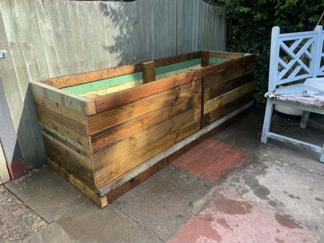 Bedfordshire, UK
Raindog Bear

Quoted caption:
'From a pile of scrap wood to a salad machine'

#Build
#RaisedBeds
#Garden

#Gardening
#Homesteading
#Farming

#TheGreatBearTrail
#GreatBearTrail
#Beartaria
#BeartariaUnitedKingdom
#BeartariaEurope
#Unbearables
#Crushing