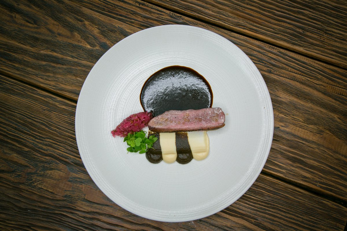 limosnerosmx's tweet photo. Disfruta nuestro #Pato de 21 días de añejamiento. Lo servimos con puré de cebolla tatemada, puré de coliflor con nuez de Castilla, escabeche de cebolla y jalapeño y salsa de piloncillo con chilhuacle. Estamos abiertos de lunes a domingo. Reserva al 55 5521 5576 o por MD. https://t.co/6UpaEq5Jdd