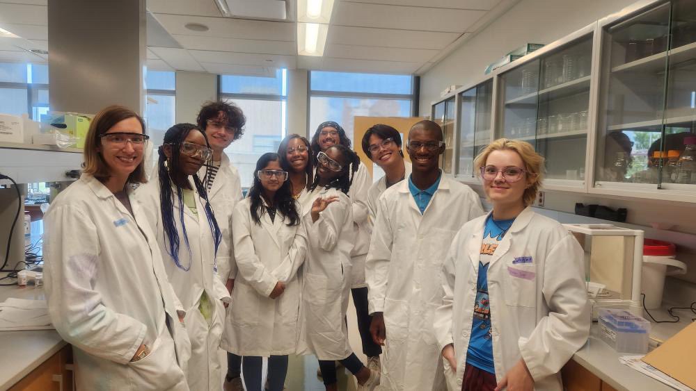 ProteinPatrick's tweet photo. Melanin looks great in a lab coat! 

Thanks to the Frazier Lab (@MNFrazier5 ) for starting an initiative to show incoming freshman from underrepresented groups what a career in STEM can look like! 

@CofCChem https://t.co/1pCQ17gDm1