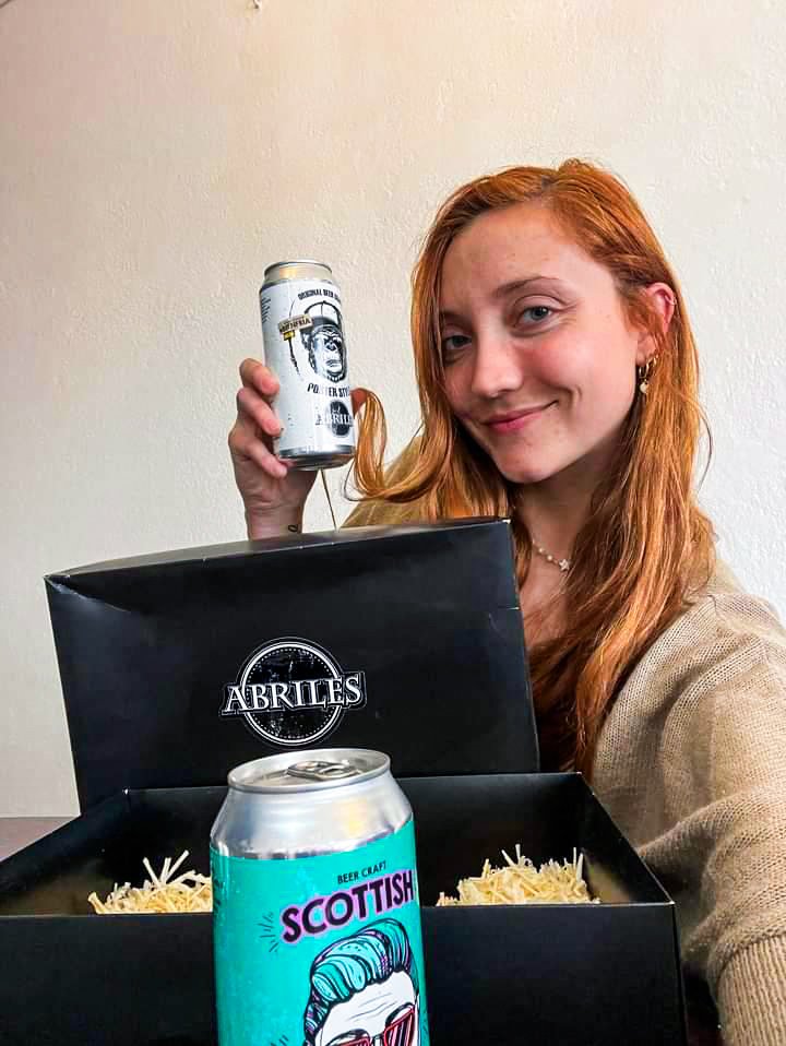 ¡Bienvenida a la familia Abriles! 🍺💕
👩🏼‍🍳 Nuestra masterchef favorita <a href="/solferrero_/">María Sol Ferrero</a> se dio una vuelta por el bar y se llevó unos regalitos para Sampacho.