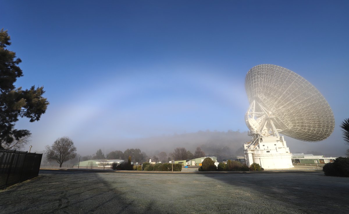 A beautiful fog bow this morning with our big dish, Deep Space Station 43.🌈📡🌫️ -3°C
#FogBow #DSS43 #weather