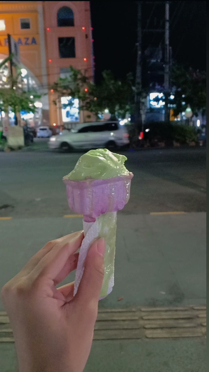 deviana_azlin's tweet photo. Kalau gk bisa beli Aica matcha atau mixue cone. Alhamdulillah kan Allah kasih es cream macha yg cuma 5rb an🥰 https://t.co/q3cr5jkFKG