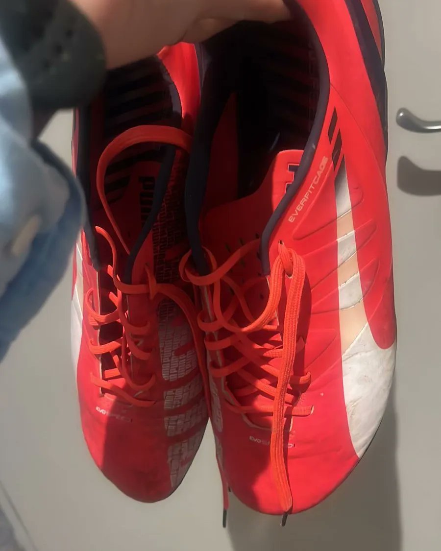 Eisenhaur79's tweet image. Thanks Michael Fox for these beauts and Zim 7s top.
Apparently worn by a certain Ndungane brother. 

Size 11,5

#bootscollection #wedontstop #WEKEEPITMOVING