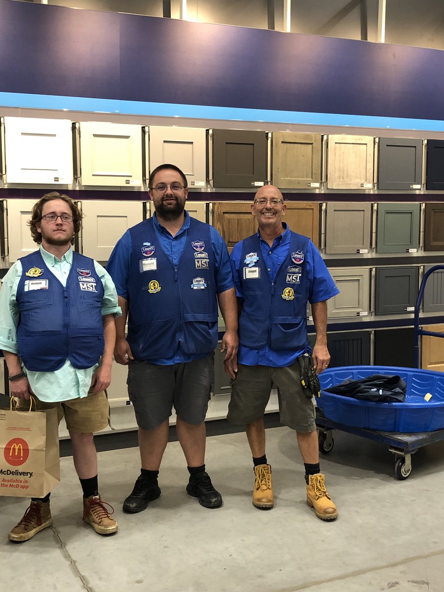 JamesW_2009's tweet photo. 1-for-1 Swap Day @salem2939 today & we couldn’t celebrate MSTs without celebrating safety together too! Congrats on earning our safety celebration, Team—enjoy!! @WhitneyHecker @LauraC_Lowes @FNaff16 @tinamcamp777 @BrianTe58414379 @som2to @BenitoKomadina @caleb_busie @RosaDMSM810 https://t.co/5pMnUznljQ