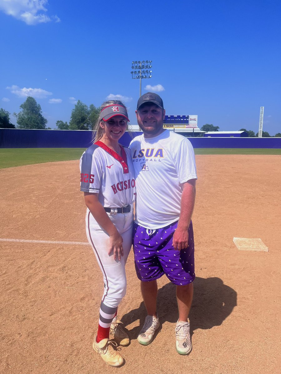 taylorw_06's tweet photo. I really enjoyed @LSUA_SB camp with @tpart25 Thank you for having me ! @Softball_La @SBRRetweets @HotshotsSavant https://t.co/CsqFZlZ59E