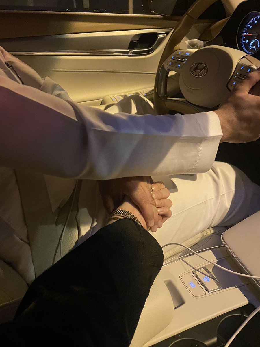 bywarrrrd's tweet photo. ماسكني بيده ذي يقول عشان ما تصورين بس guess what صوّرت عشان أق��لكم السالفة https://t.co/BDmOHcfylw