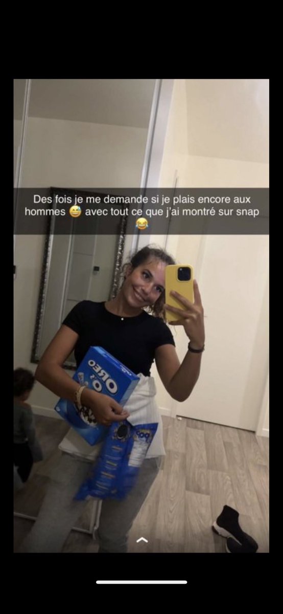 #poupettekenza elle s’imagine deja devant la mairie avec ses enfants qui lui tiennent la traine et allan qui tient la porte😭