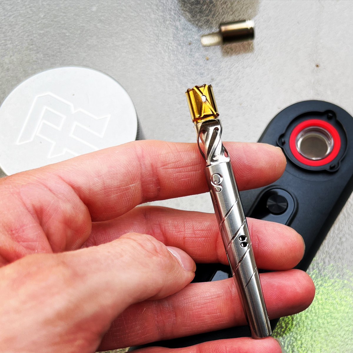 twistedhex's tweet image. Running that new helix tip from @DynaVap really love this one 

 #dynavapdaily #fuckcombustion #vape #torch #torchlighter #dynavap2019 #dynaverse #canabiscommunity #canabis #canabiscomunity