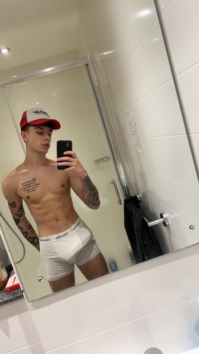 prettybadboyyy's tweet photo. RT if you think it’s bigger than 20 cm 🍆💦

#fitness https://t.co/5qEcaavmvy