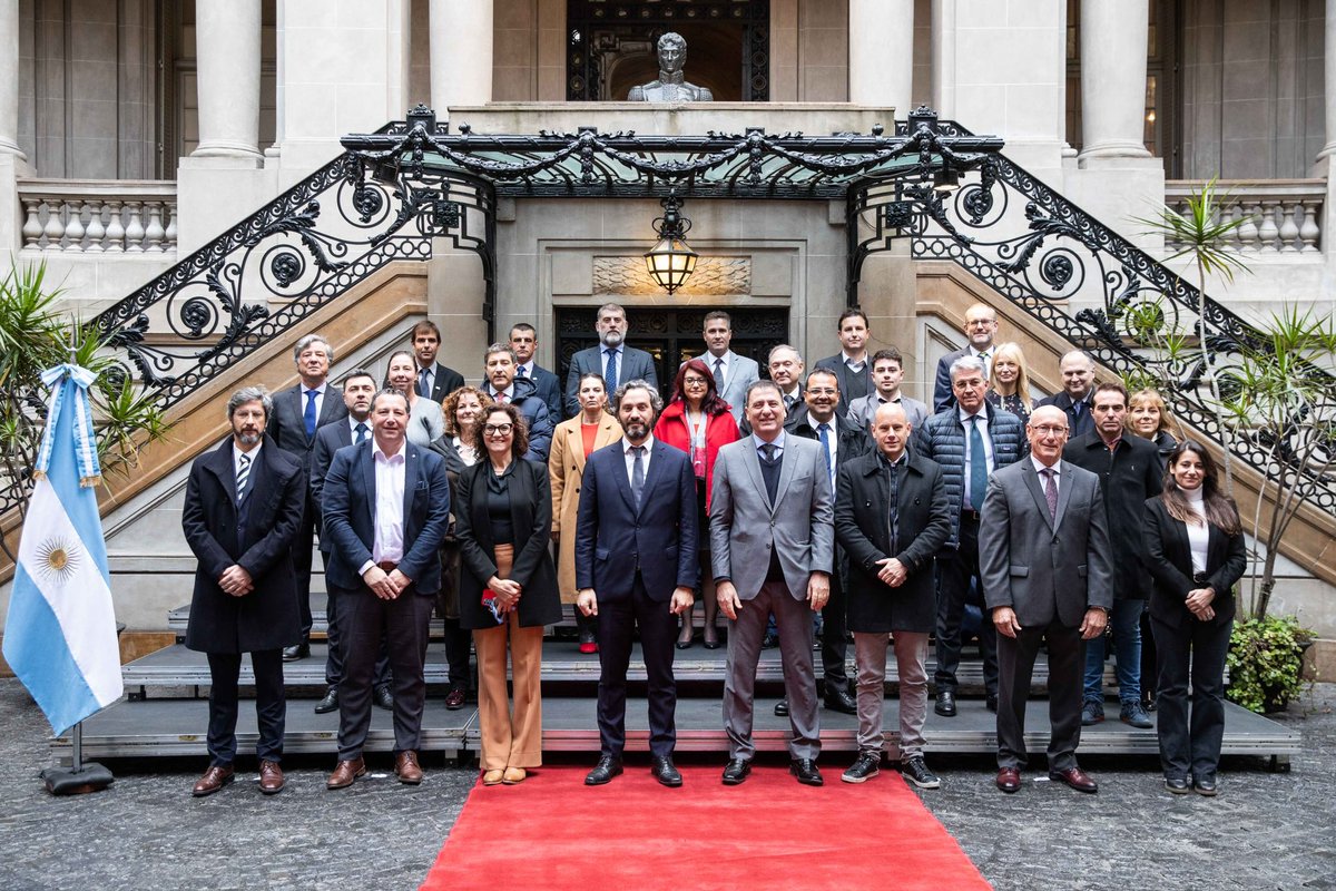 Recibí a los delegados de la Asociación Mundial de Cámaras de Fabricantes de Equipos Agrícolas, Agrievolution Alliance, y a directivos de la Cámara Argentina Fabricantes de Maquinaria Agrícola (<a href="/CAFMA_ARG/">CAFMA</a>).

👇🏼
