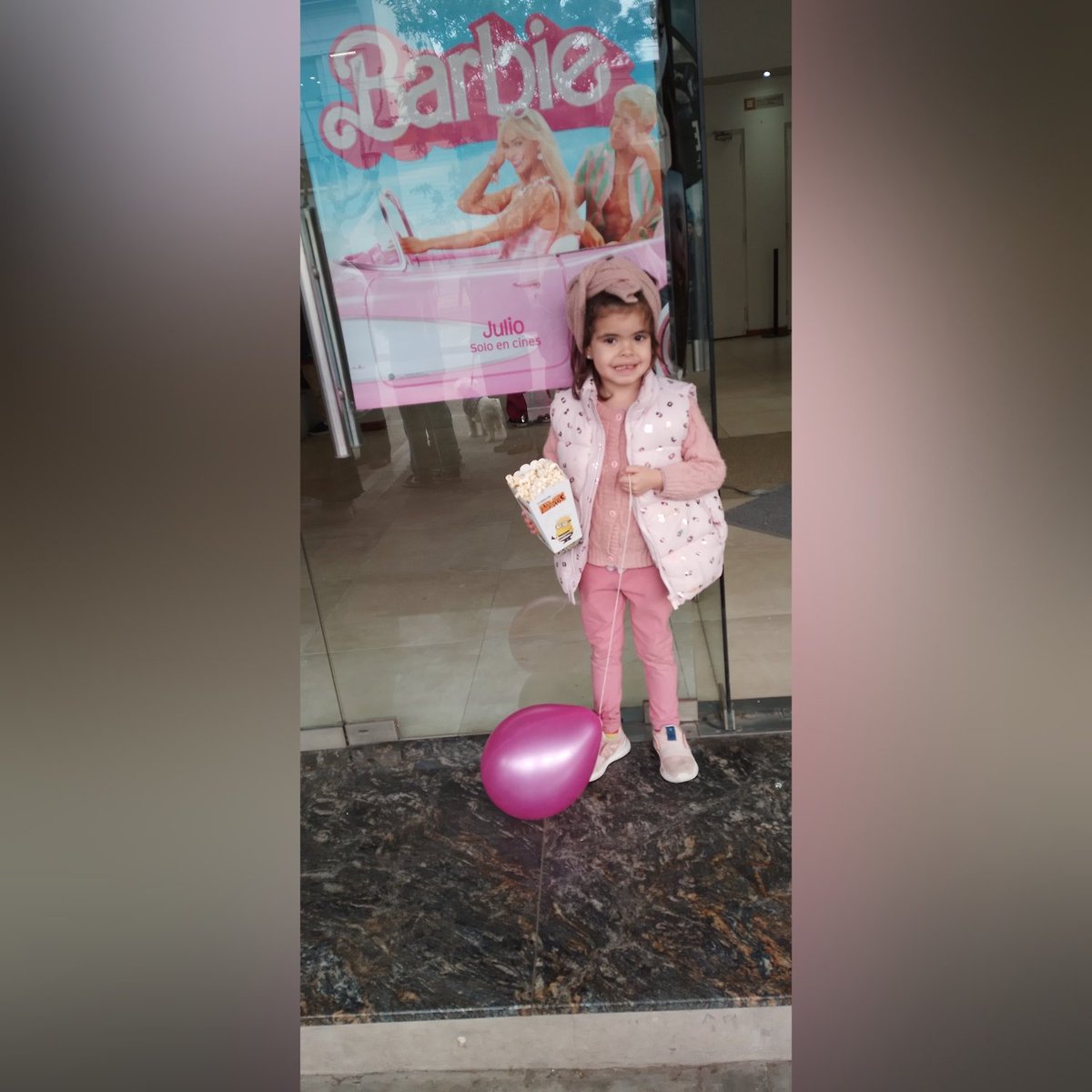 RosarioMastrang's tweet photo. No hay mejor publicidad para el @avenida_cine  y para la película de #Barbie que esta Evita de rosa. 
.
.
.
.
@RODioss @mlau_rodrig https://t.co/s9i3Pqutw0