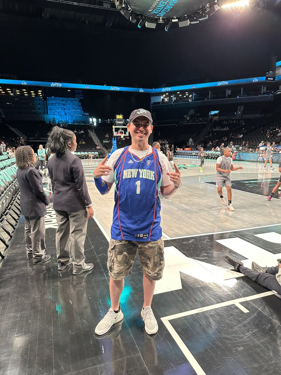 AnthonyFuria's tweet photo. Bringing it back and supporting the @nyliberty! #GottaGetUp #ShowUp #WNBA 🗽 https://t.co/JxuqwllEYC