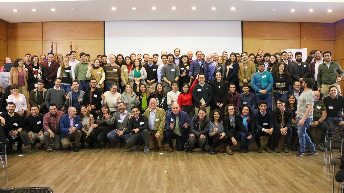 MinEnergia's tweet photo. ¡Gran participación en el segundo taller del #PlanHidrógenoVerde en Santiago! ⚡️

Seguimos junto a diversos actores sociales, trazando la hoja de ruta de manera participativa de esta industria que busca unir el desarrollo económico con respeto al medio ambiente. 🍃 https://t.co/reVa15dmK1