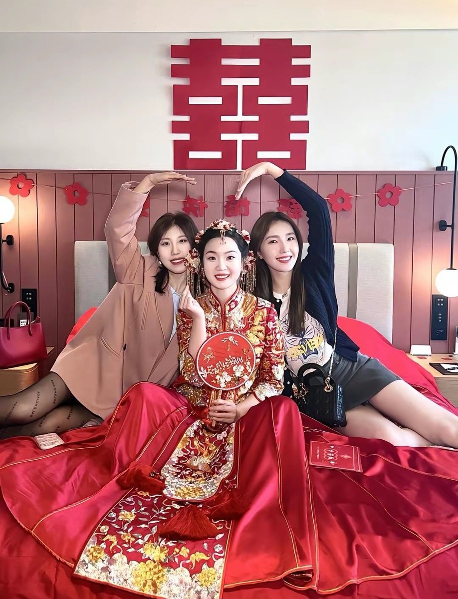 yezi1205's tweet photo. 每个女孩都有一个婚纱梦，愿幸福永远！ https://t.co/J85WQfXvLR