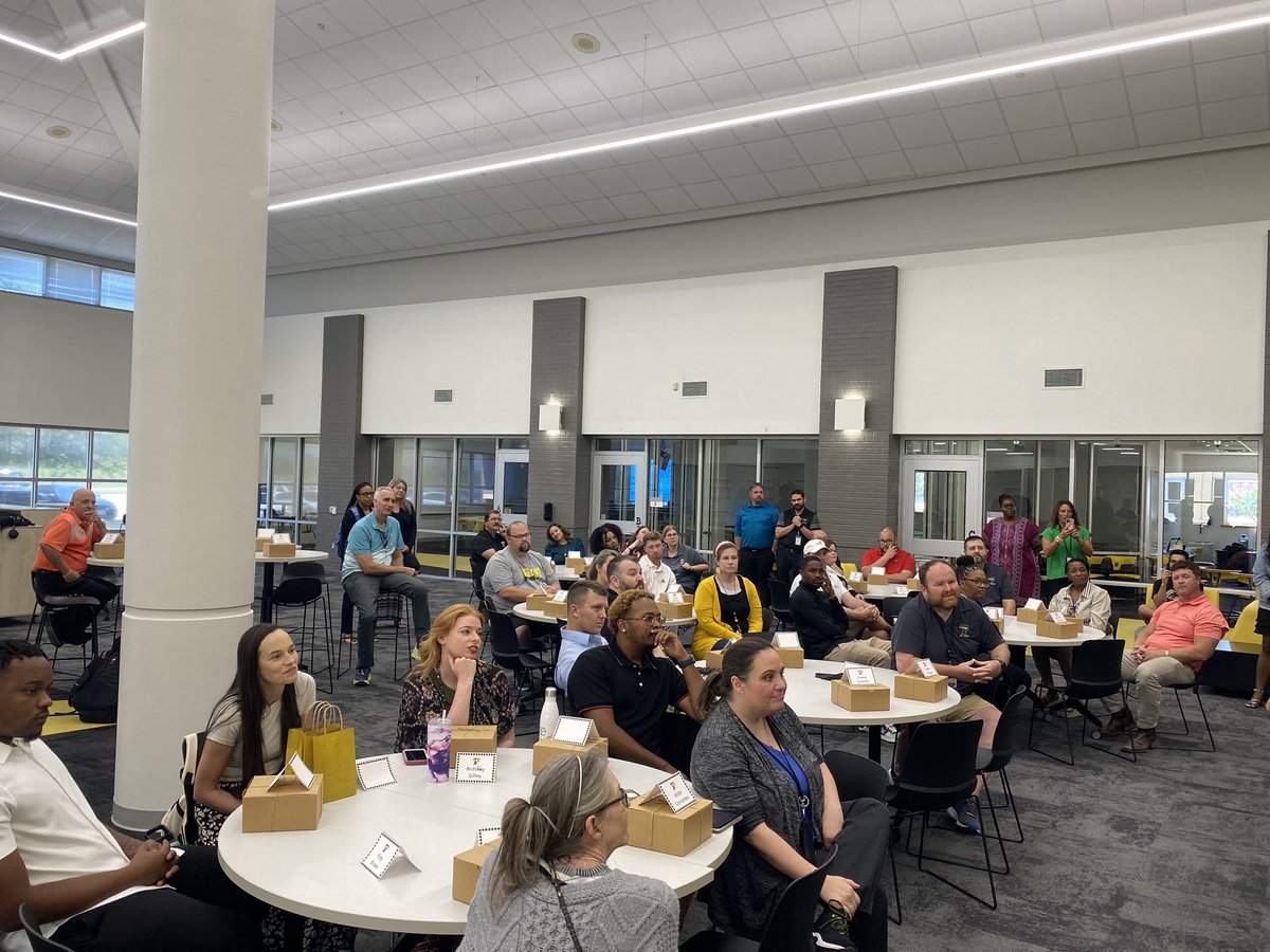 Justin_D_James's tweet photo. 📚 Welcoming our amazing new teachers to Forney High School! 🌟 Excited to embark on a year full of growth and learning together! @Forney_Rabbits #NewBeginnings #ForneyHighSchool #WriteGreatStories https://t.co/89ZoxijAW1