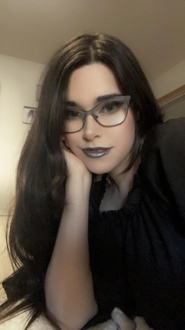 Goth Girlfriend (TM) is ready to play! https://t.co/gNYGXXgQTO<a href="/tag/polylife"class="tags"><span>#polylife</span></a>