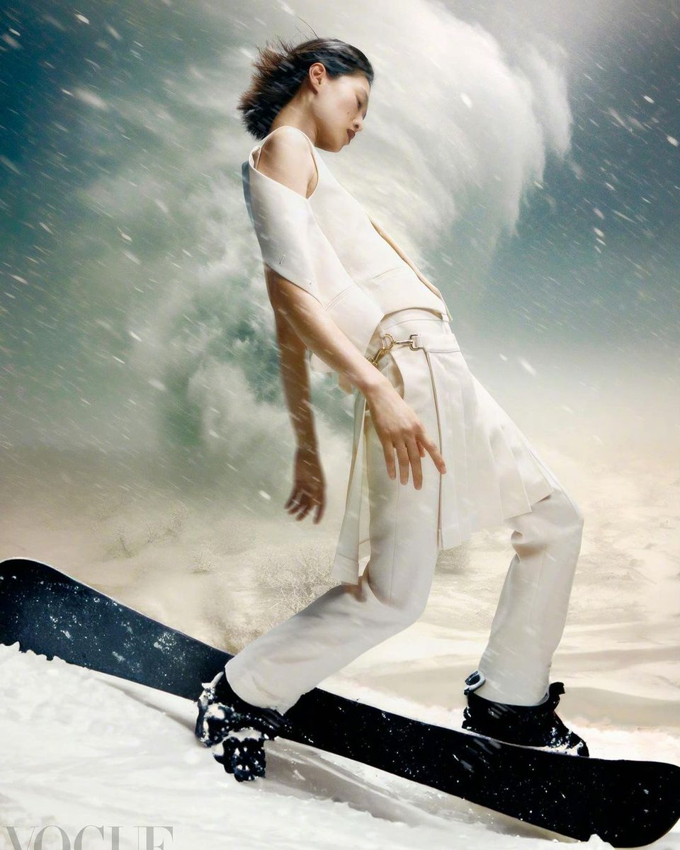 PPP I artist <a href="/charlieengman/">charlieengman</a> shoot and used AI to design the new cover for <a href="/voguemagazine/">Vogue Magazine</a> China's "Realms of Imagination" issue. 🔥