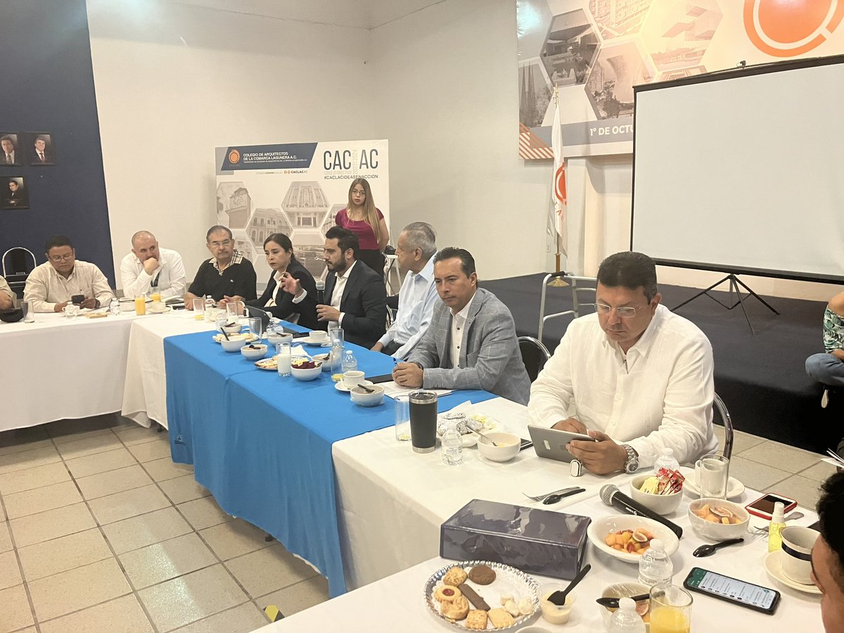 Se reúne <a href="/ClipLaguna/">CLIP LAGUNA</a> con funcionarios de <a href="/CFEmx/">CFEmx</a> por problemas de “apagones”