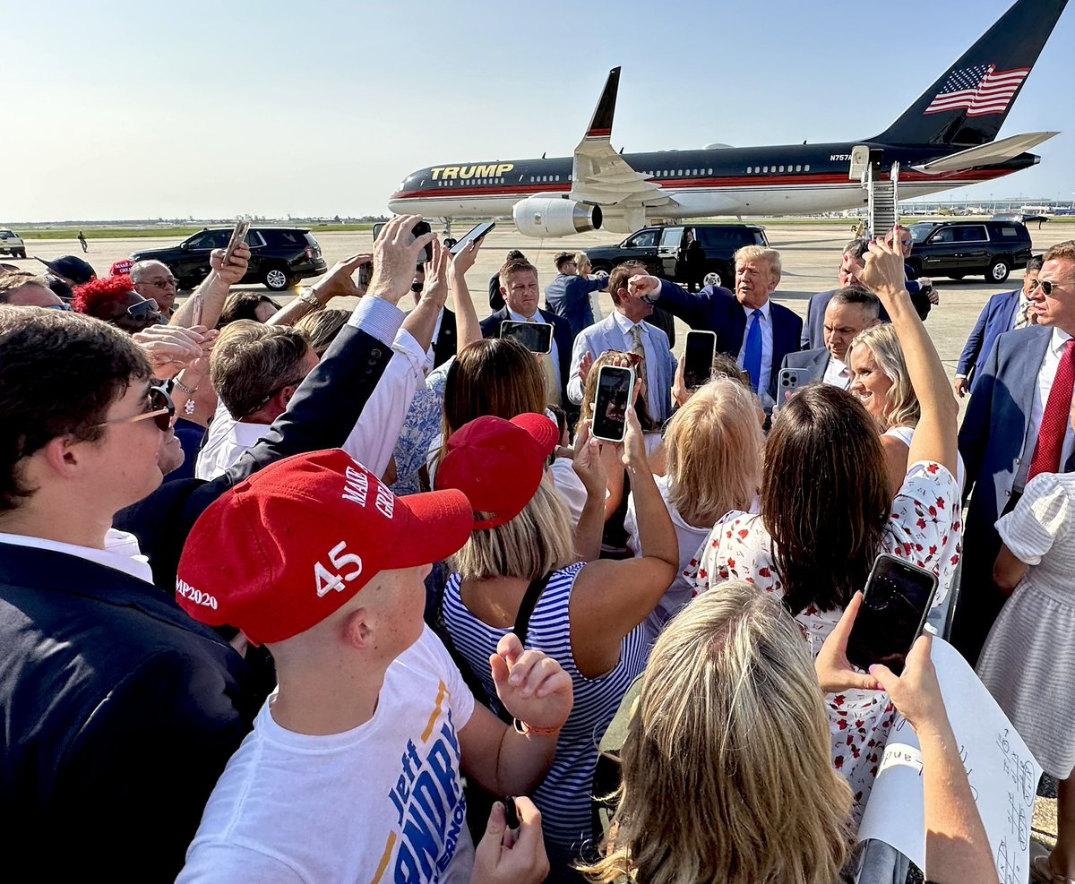 DanScavino's tweet photo. 45🛬New Orleans, Louisiana… https://t.co/AoN3sEe9iz