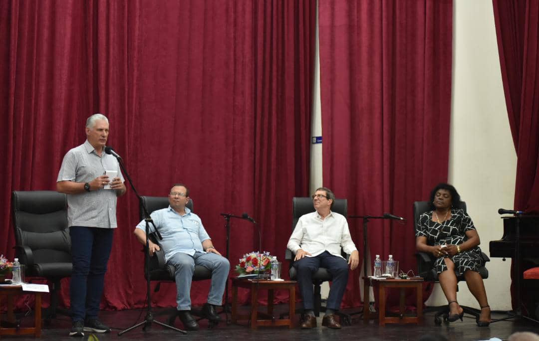 PartidoPCC's tweet photo. Díaz-Canel: Globalizar la solidaridad y la amistad https://t.co/GSXZ1axMeh  #Cuba #PCC #70Moncada https://t.co/jOocjzBRs2