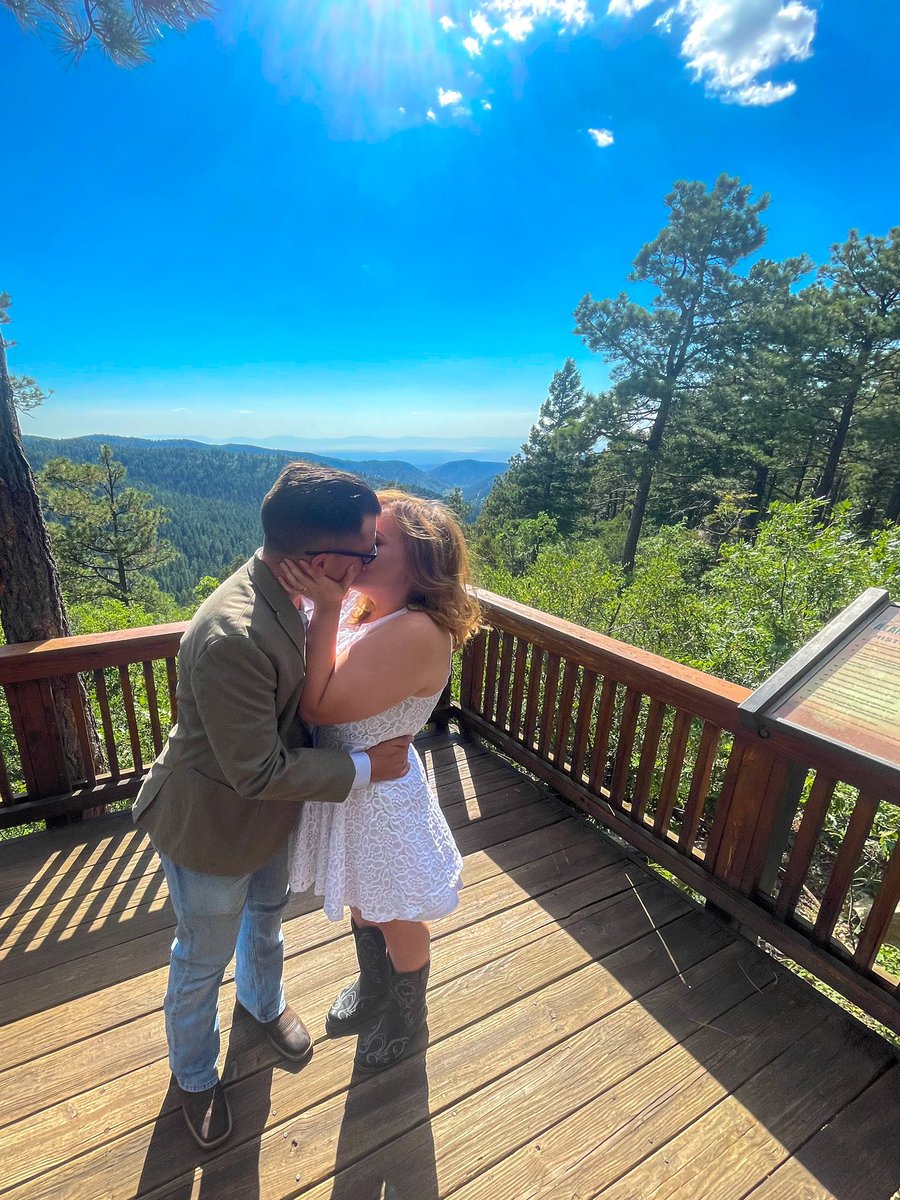 cassiefrey_wx's tweet image. Marry the guy you meet at the chaser meet. I couldn’t imagine spending my life with anyone else. 

Here’s to my forever chase partner. 

Mr. and Mrs. Frey 🩷