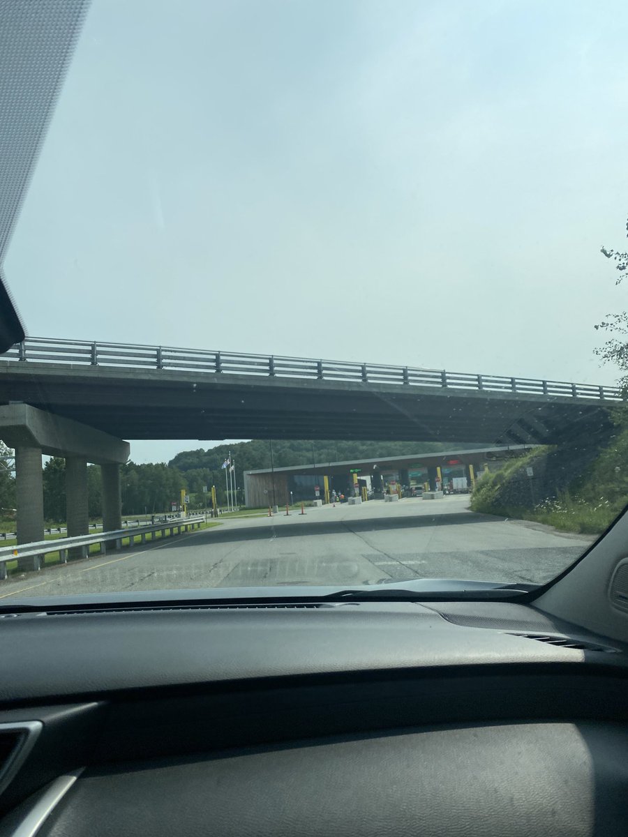 stocksy71's tweet photo. Bye bye Eastern 🇨🇦 you’ve been a blast and an absolute beauty 💕 Hello 🇺🇸 👋 #crossingtheborder https://t.co/IS1KbLxc99