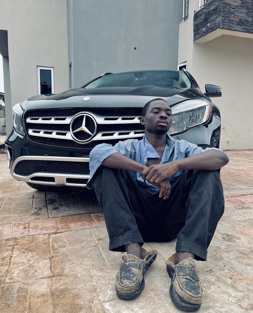CONGRATULATIONS: COMEDIAN EREKERE BOUGHT HIMSELF A NEW MERCEDES BENZ. 
 One of the fast growing comedian in Nigeria Michael Olalekan Adeyemi 
from Osun state popularly known as Erekere  and the pastorpikin  just acquire himself a Benz .