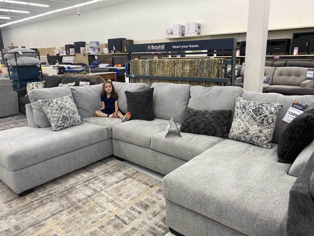 eversmomm's tweet photo. We bought our new couch today! https://t.co/Q6uyMoJB4r