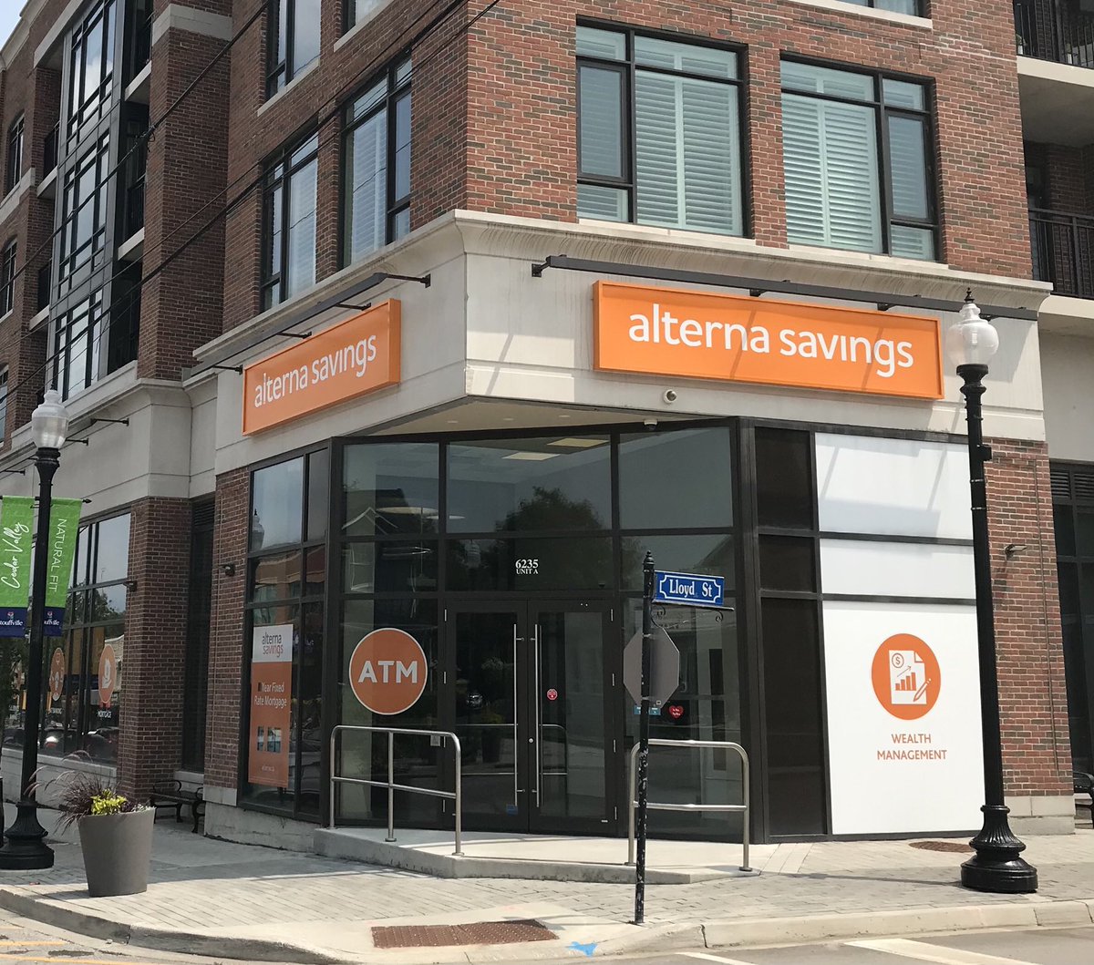 Frugina's tweet photo. Hello from our Stouffville team. They are loving the new look of their branch as are our members. Kudos to our marketing &amp; facilities teams. ⁦@alternasavings⁩ #TheGoodInBanking https://t.co/BX9w6gkxp4