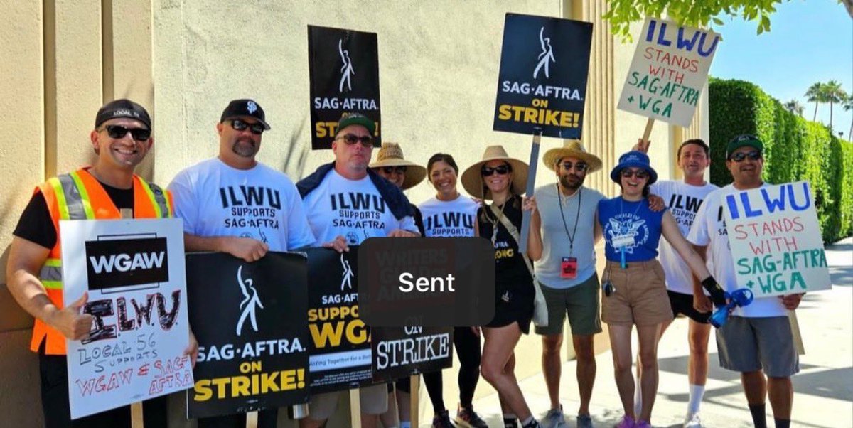 RadekLord's tweet image. The @ilwulongshore stands with @sagaftra 😌 #local13 #UnionStrong