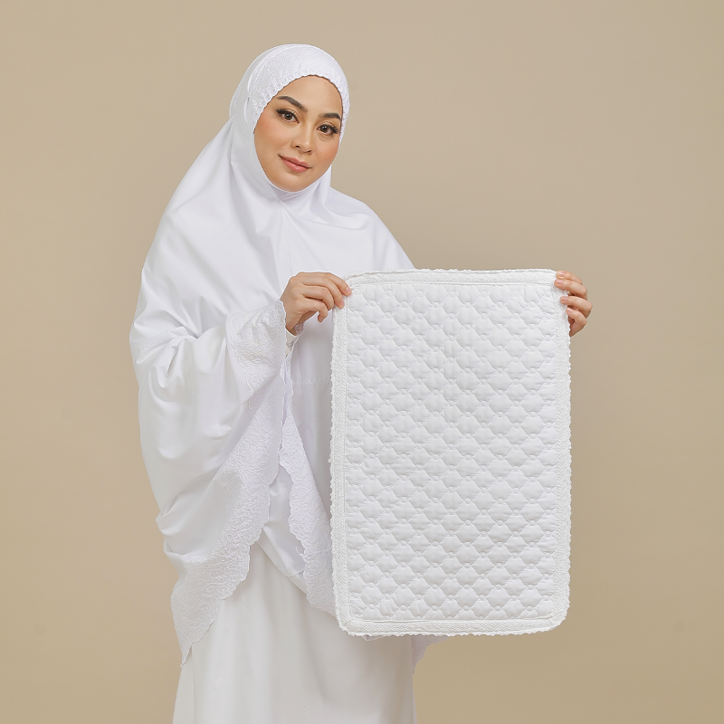 _amrusajada's tweet photo. Hadiahkan keselesaan beribadah kepada orang yang tersayang. 💝

Produk AMRU bukan sekadar 'presentable' untuk dijadikan hadiah, tetapi ia sangat berguna dan akan digunakan untuk tempoh yang lama.